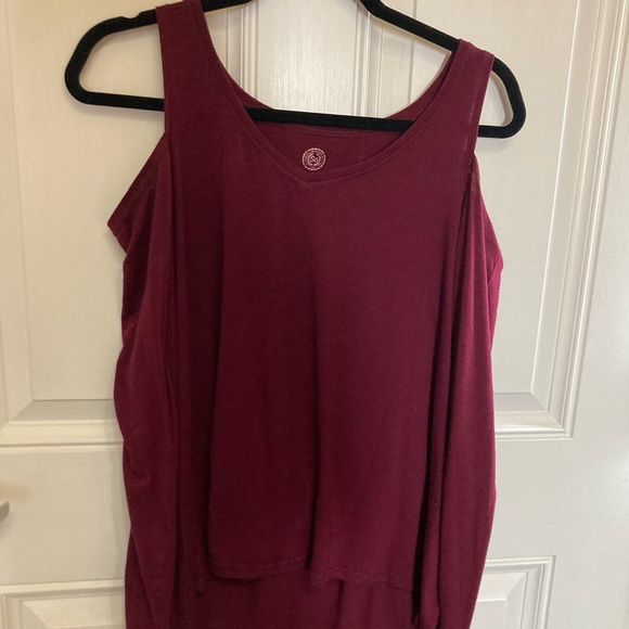 Cold shoulder blouse. Barley ever worn. - Picture 3 of 5